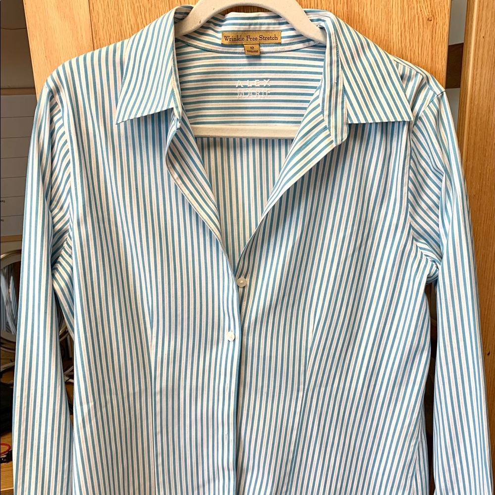 Alex Marie Stretch No Wrinkle Button Up